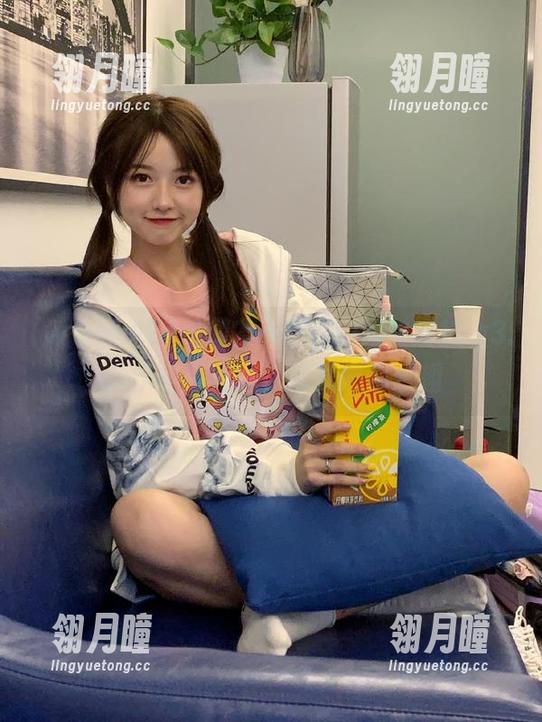 与朋友一起在www.51cg3.com首页畅聊，尽享吃瓜乐趣